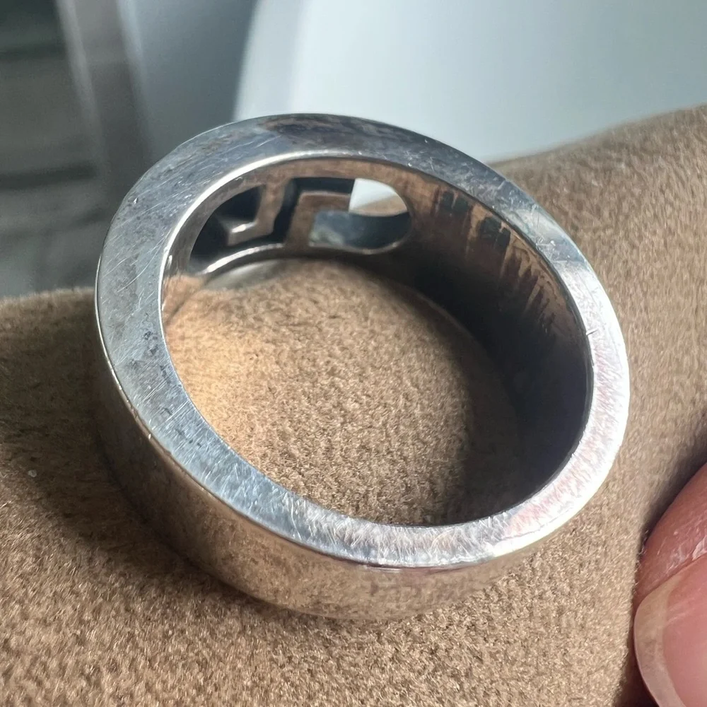 Gucci Silver Interlocking G Cutout Band Ring